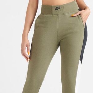 Nike Air Pant